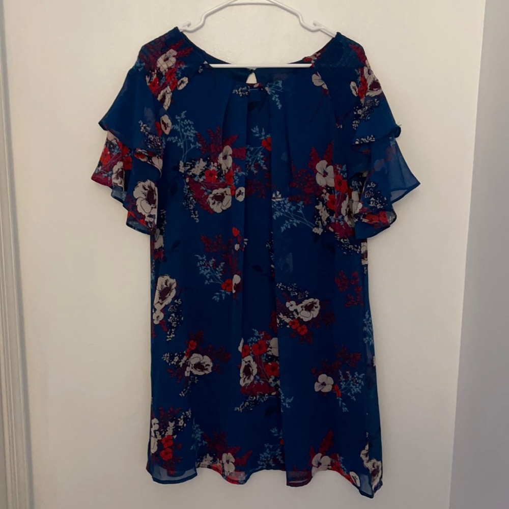 Floral shift dress with cute sleeve details